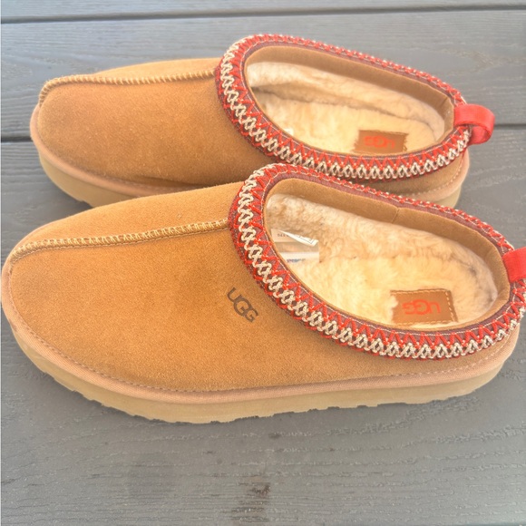 UGG Kids/ Women’s Tazz Platform Slipper - Picture 2 of 6